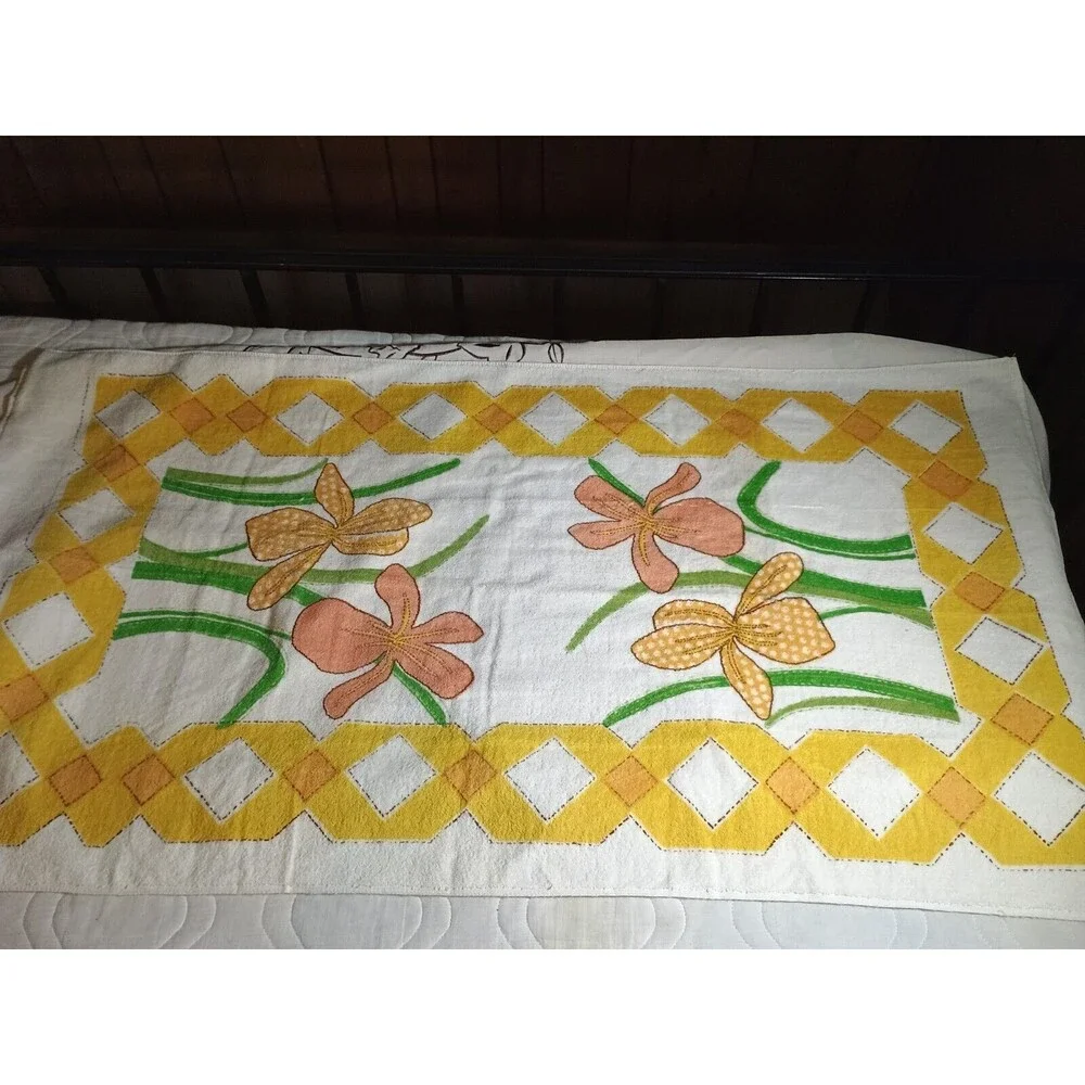 Utica Fine Arts Vintage Floral Bath Towel J.P. Stevens 46 X 25 Mol Irises